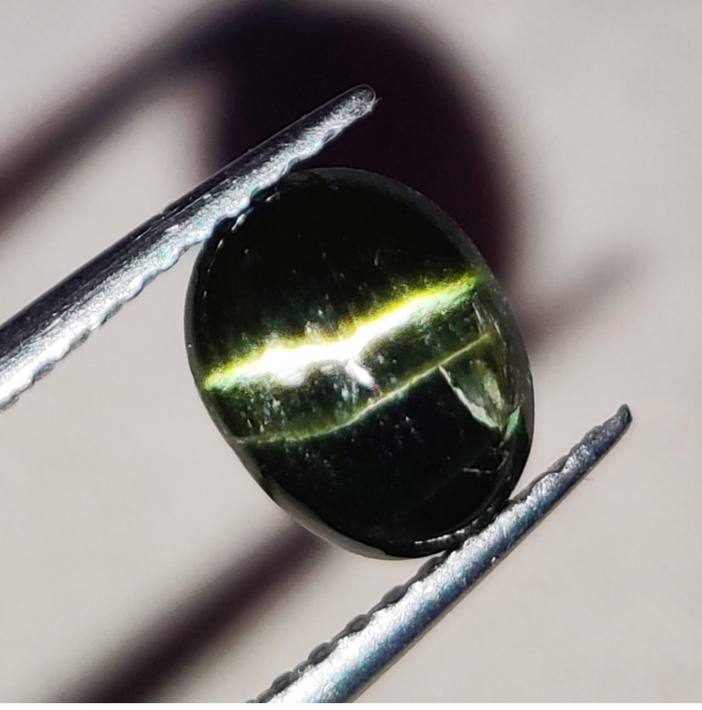 1.50 Ct Natural Kornerupine Catseye Oval Cabweight - 1.50 Ct / Size - 7.50 x 5.7